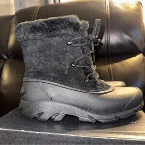 SOREL Women's Snow Angel Boot size 7 new in the box retail price $125.00
